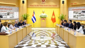 Bộ trưởng Nguyễn Hồng Diên tiếp Bộ trưởng Bộ Ngoại thương và Đầu tư nước ngoài Cuba