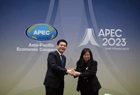 Minister of Industry and Trade Nguyen Hong Dien worked with the Minister of Export Promotion, International Trade and Economic Development of Canada